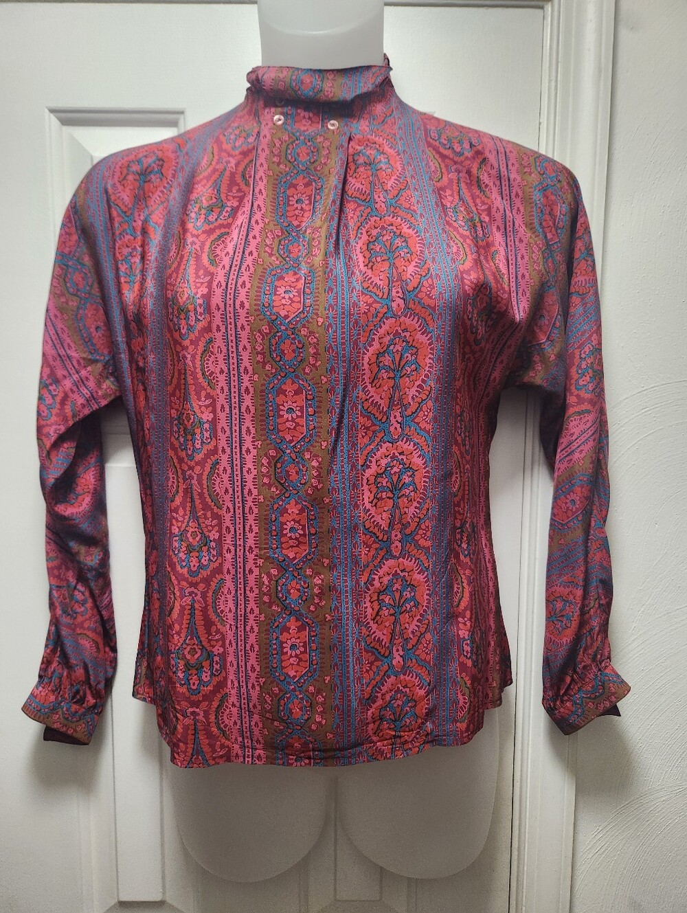 Vtg BETTY HANSON 100% Silk Women's Pink Paisley High-Neck Blouse